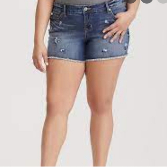 Torrid 20 Floral Embroidered Shorts - Picture 1 of 4